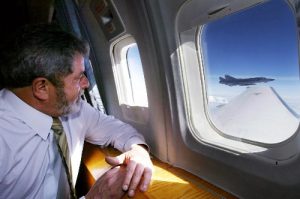 Lula assina Lei Geral do Turismo