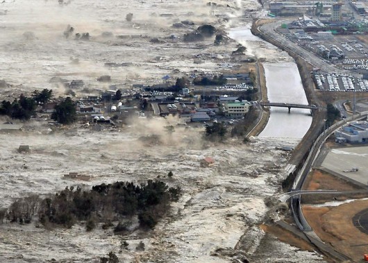 Terremoto e Tsunami no Japão Terremoto e Tsunami no Japão