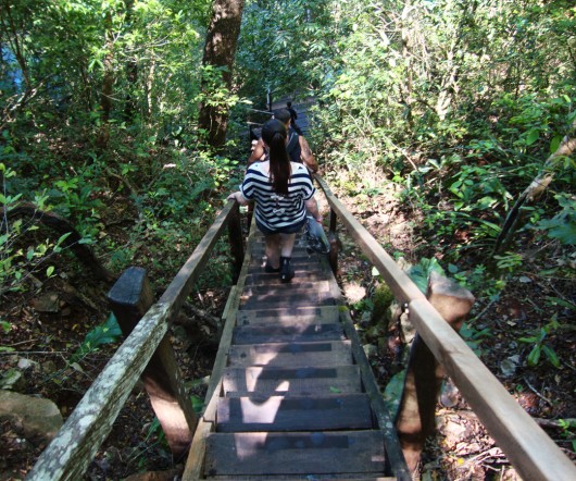 Descida escadaria - Lagoa Misteriosa