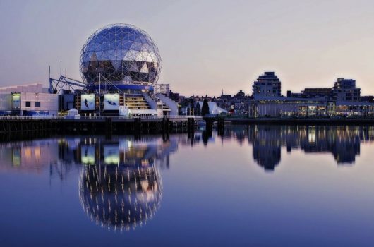 Esse é o Science World em Vancouver