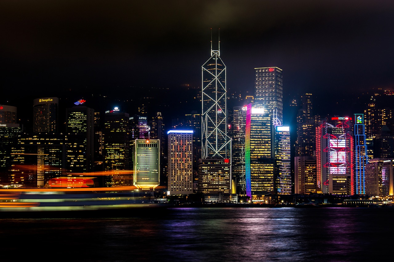 Linda vista da cidade de Hong Kong à noite