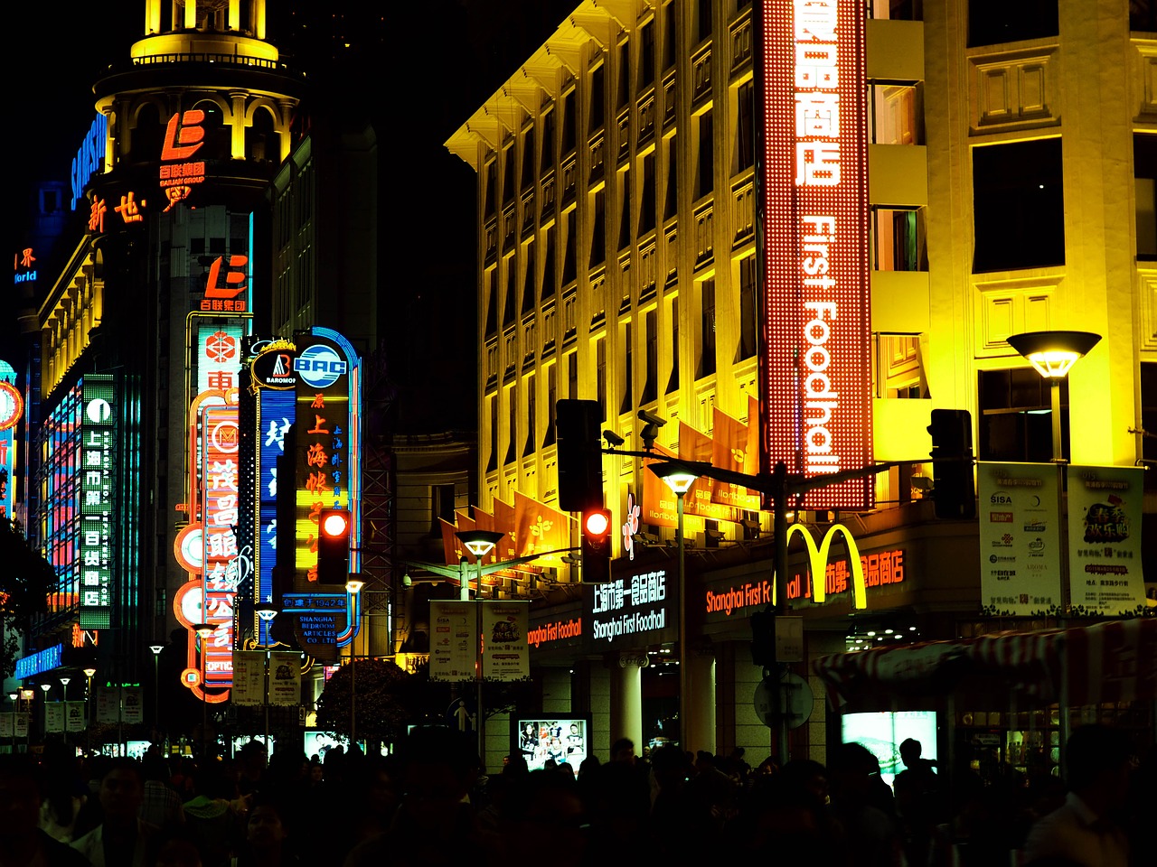 Luzes das ruas do bairro de Xintiandi em Xangai