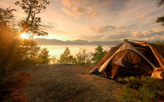 Acampamento ou camping