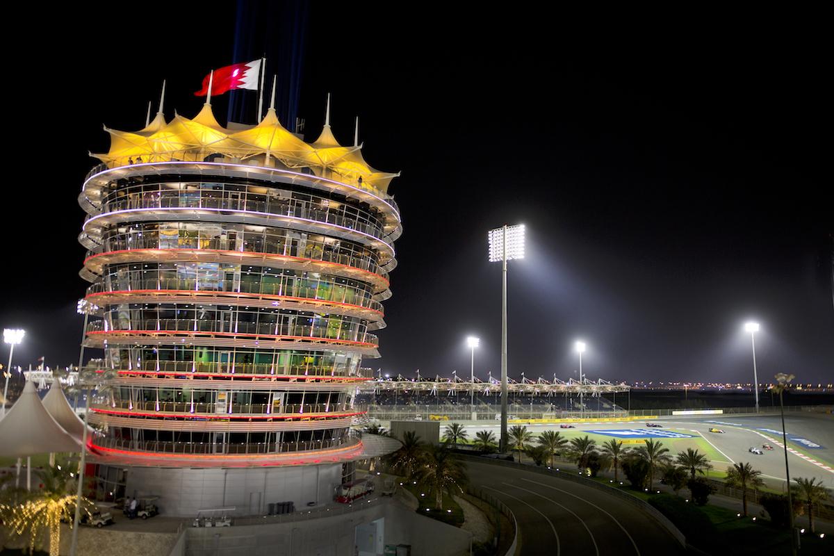 A linda torre de Sakhir Tower no Bahrein