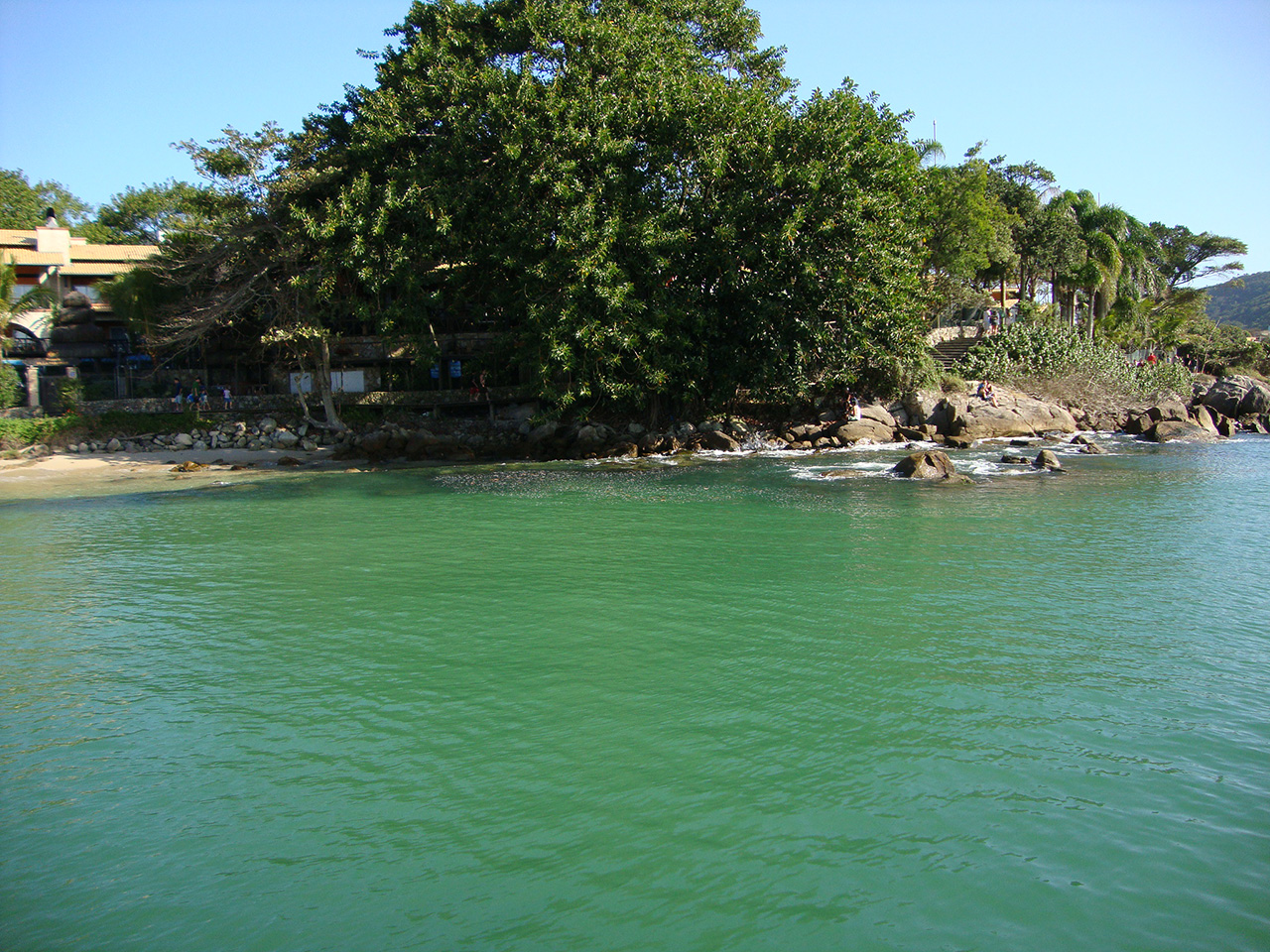 No mergulho em Bombinhas você vai encontrar mar da cor verde esmeralda