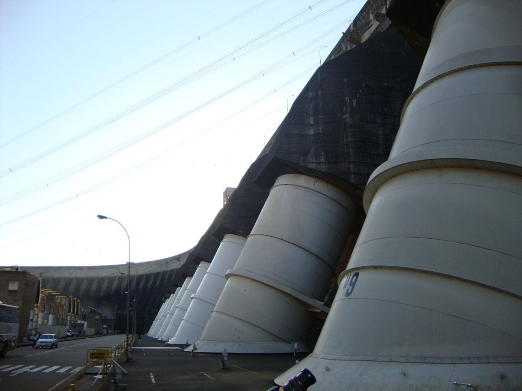 Usina Hidrelétrica de Itaipu Usina Hidrelétrica de Itaipu