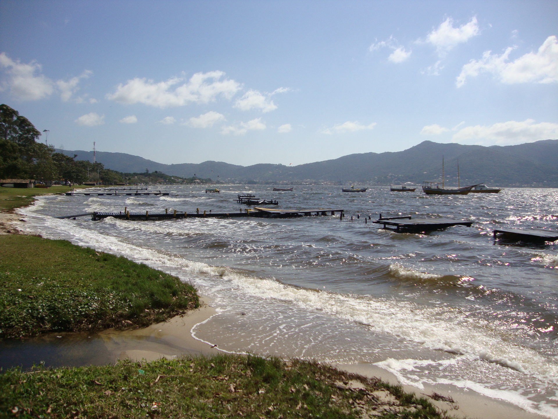 A Lagoa da Conceição em Florianópolis é uma das mais famosas lagoas do Brasil
