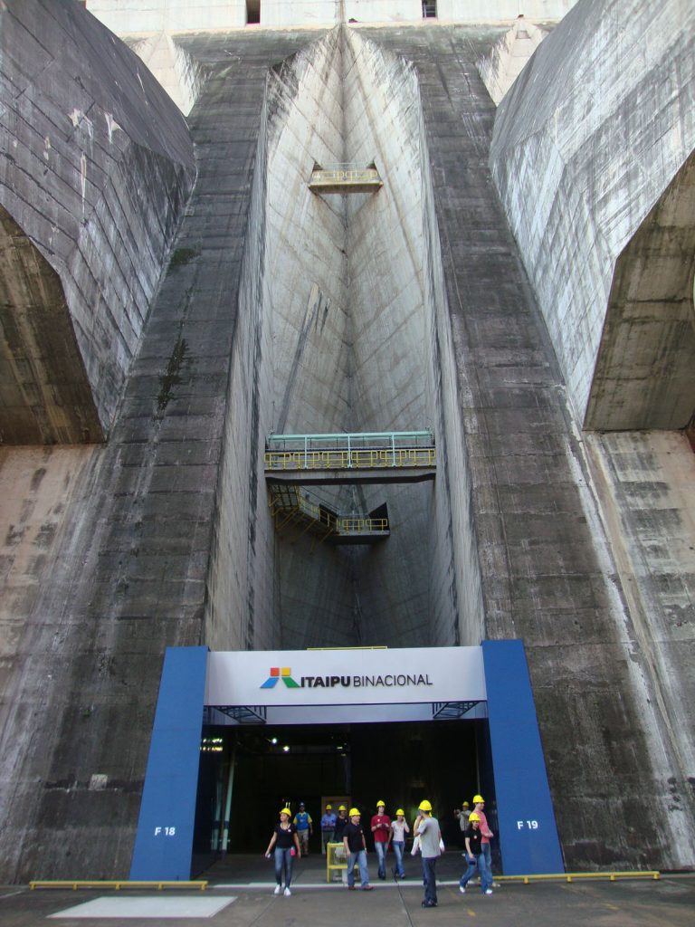 Entrada da Usina de Itaipu