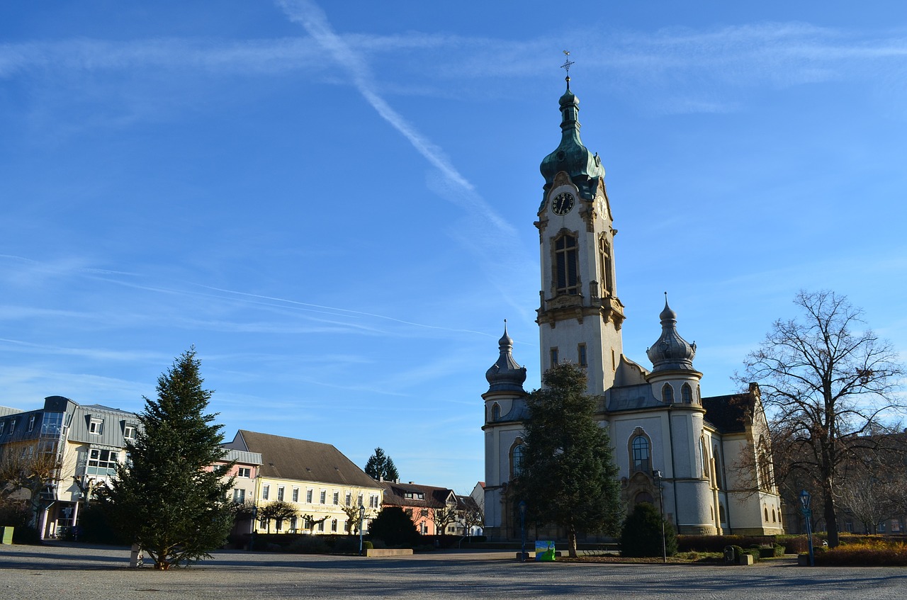 Essa é a Igreja Protestante de Hockenheim na Alemanha