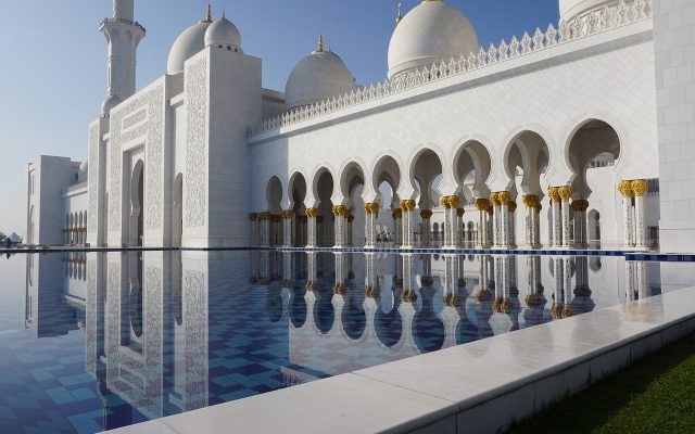 Essa é a linda mesquita Sheikh Zayed de Abu Dhabi