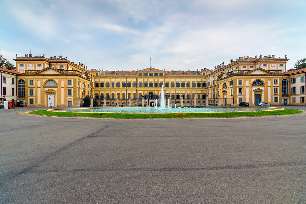 Esse é o palácio de Villa Real em Monza