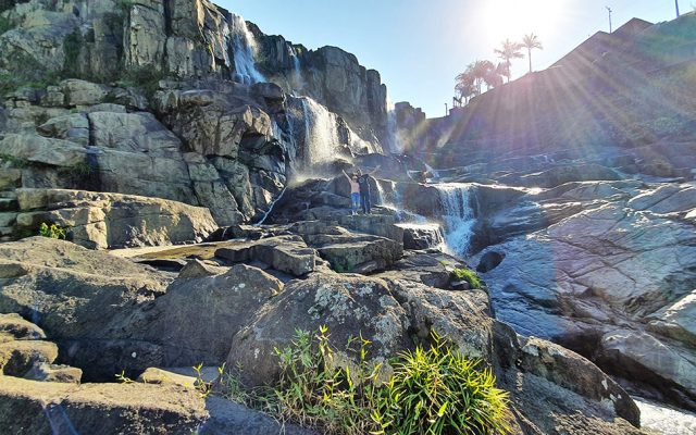 No período de seca, é possível entrar na Cachoeira Salto Donner