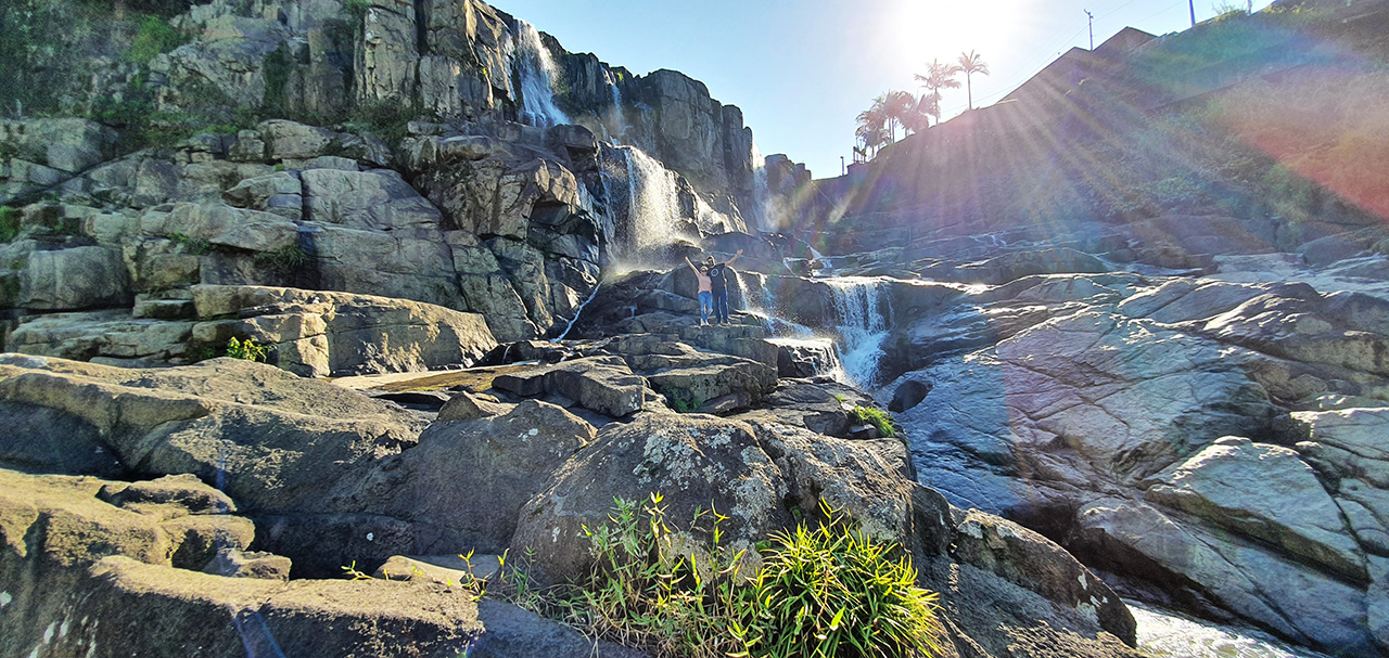 No período de seca, é possível entrar na Cachoeira Salto Donner