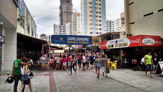 Fachada do camelódromo em Balneário Camboriú