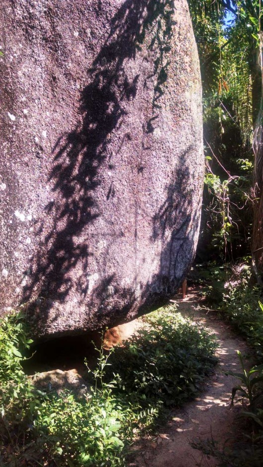 Pedra trilha Morro do Macaco