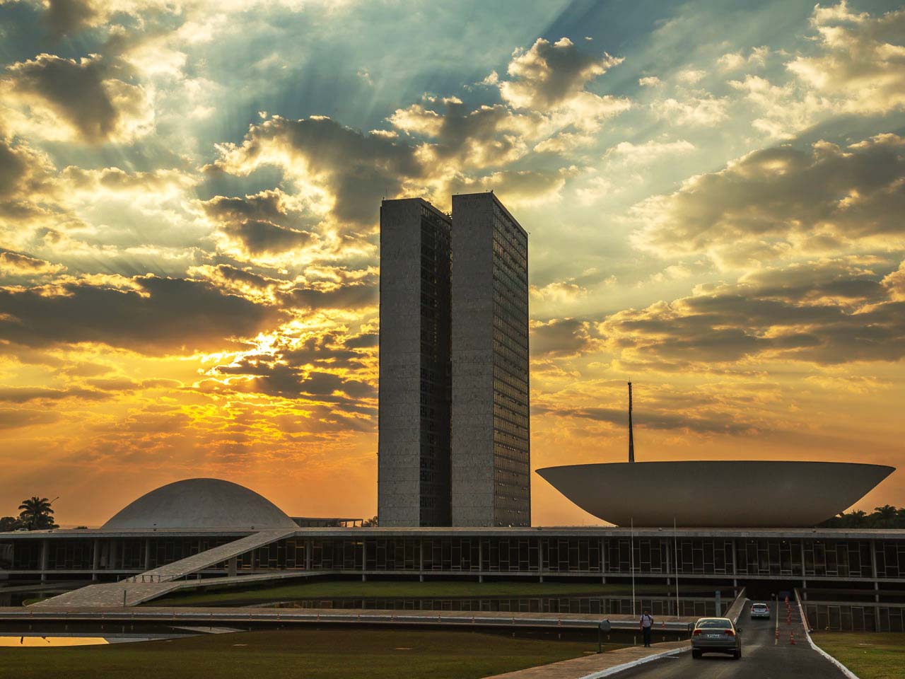 É possível viajar pelo Brasil com orçamento baixo e conhecer cidades incríveis, como a capital Brasília