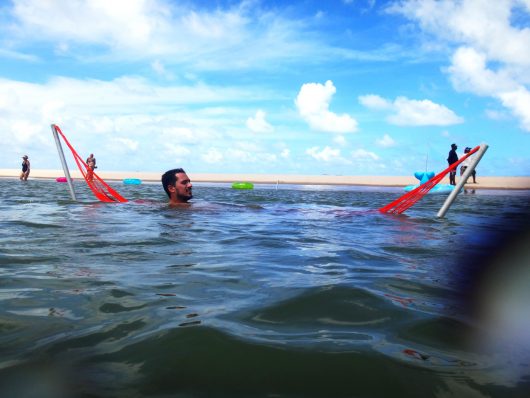 Redes flutuantes na Ilha dos Namorados - Aracaju - SE