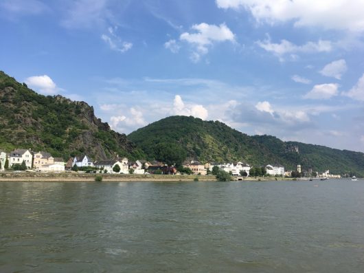 Paisagem do cruzeiro no Rio Reno