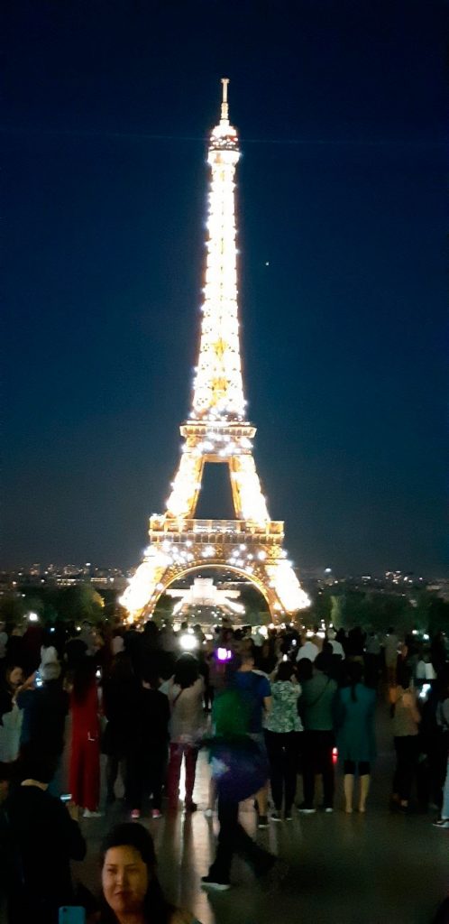 Torre Eiffel iluminada