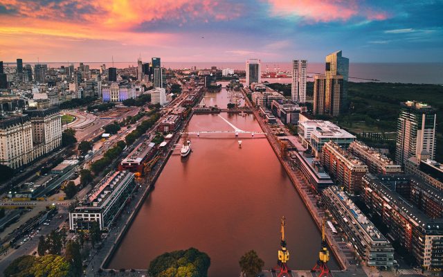 Foto por Deensel/CC BY 2.0 “Puerto Madero em Buenos Aires”