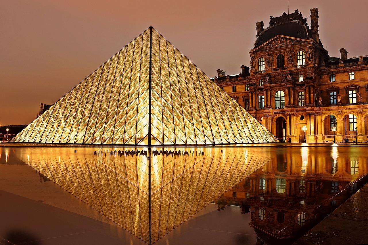 O Museu do Louvre é outro lugar para se conhecer protegido com um seguro viagem França