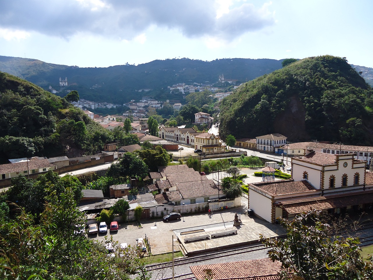 Uma vista de cima da cidade de Ouro Preto