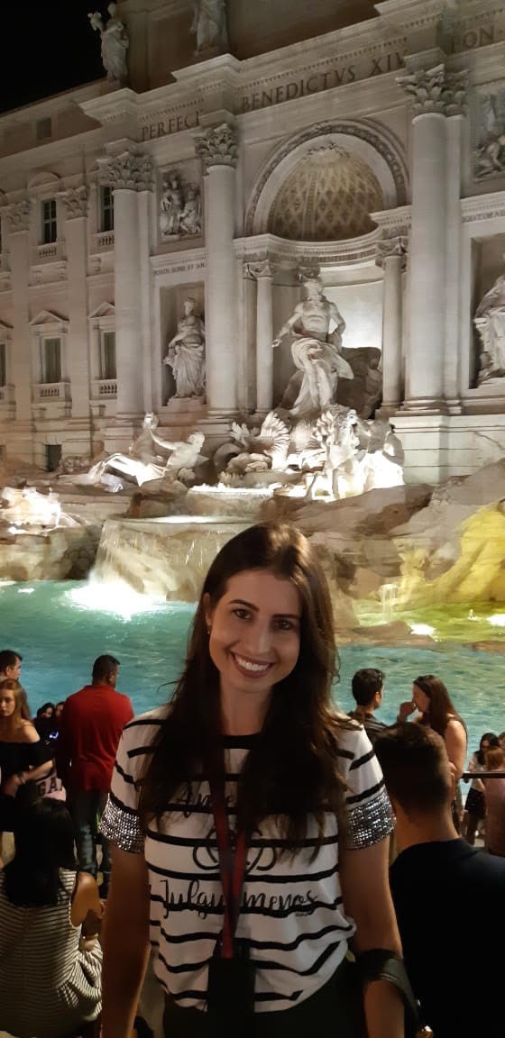 A Fontana di Trevi é realmente exuberante, vale a visita