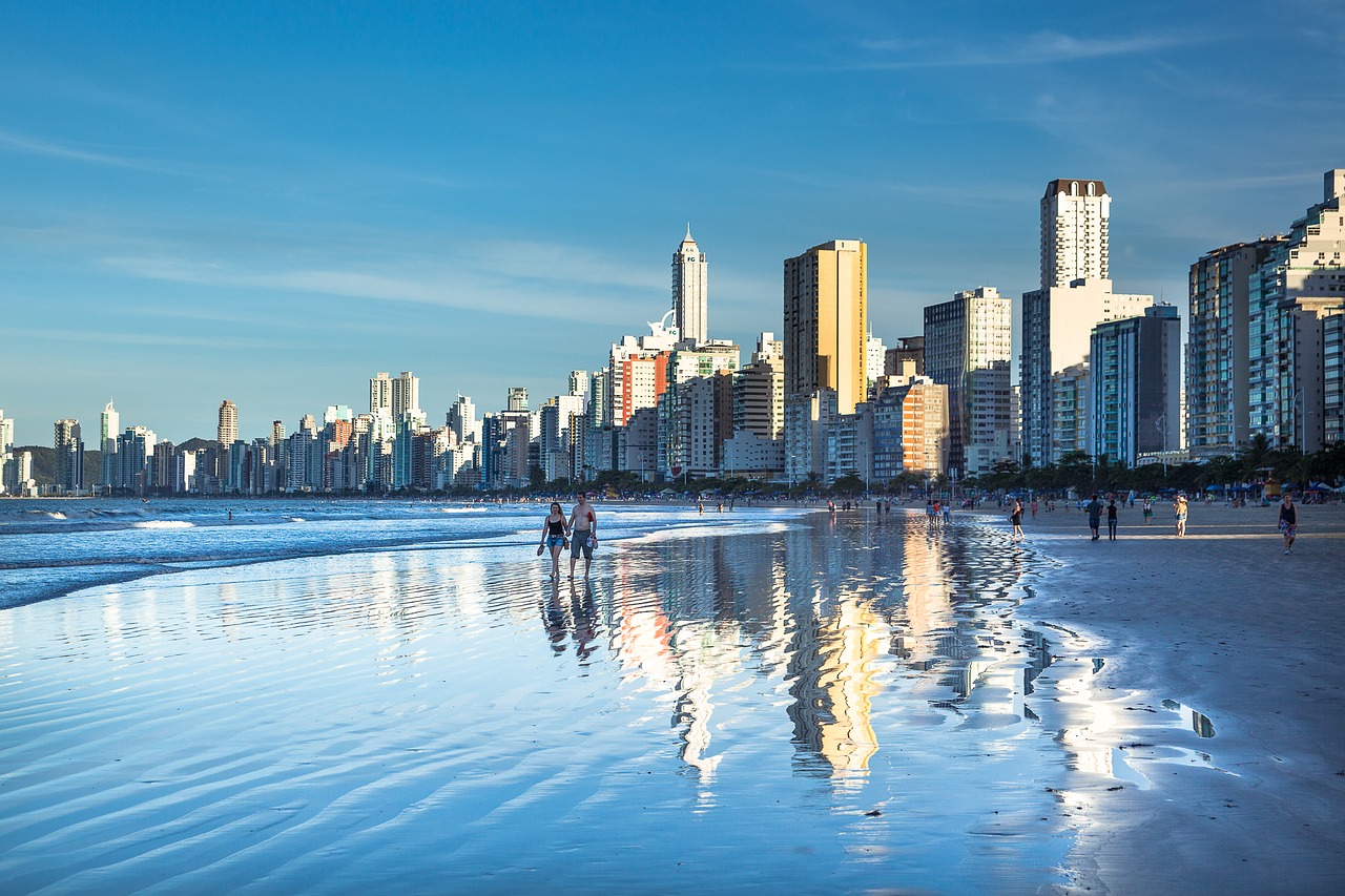 Balneário Camboriú é uma das opções de viagem bate volta de Blumenau