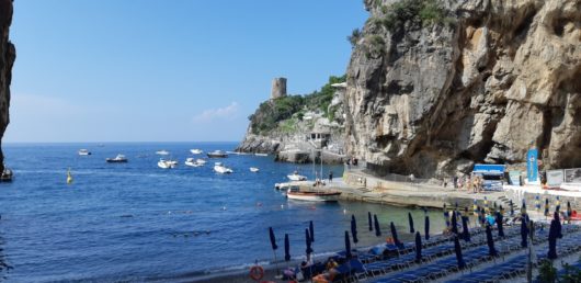 Praia de Praiano na Costa Amalfitana