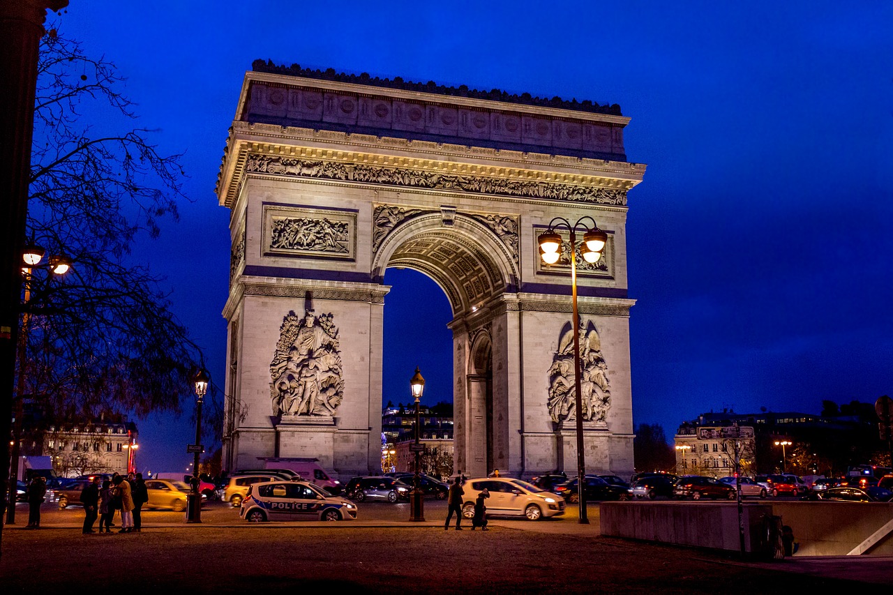 Com o seguro viagem Paris você pode conhecer o Arco do Triunfo