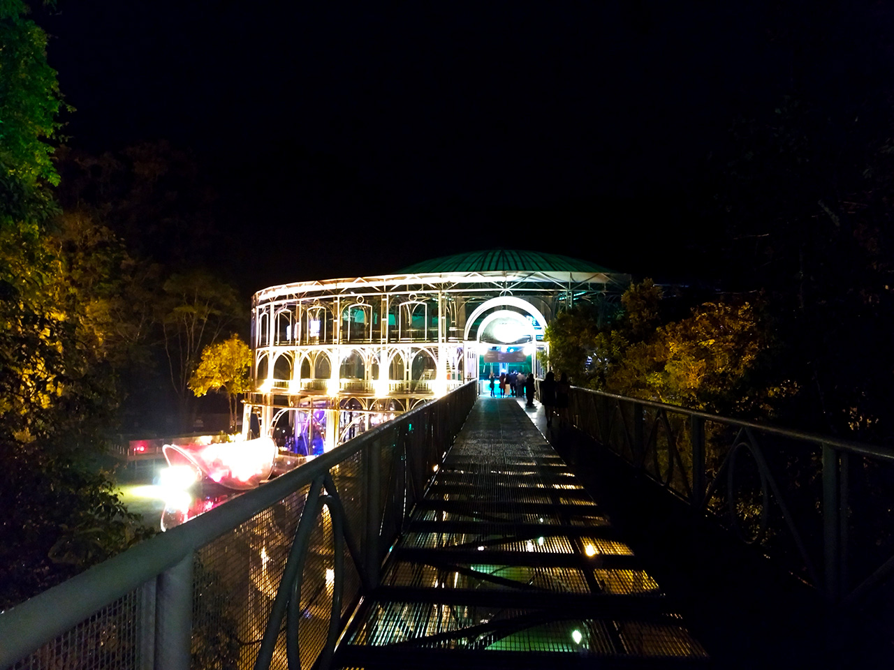 A arquitetura do Ópera de Arame em Curitiba é linda