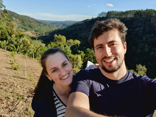 Thiago Busarello e Marcia Nichelatti, autores do blog Vida de Turista Thiago Busarello e Marcia Nichelatti, autores do blog Vida de Turista
