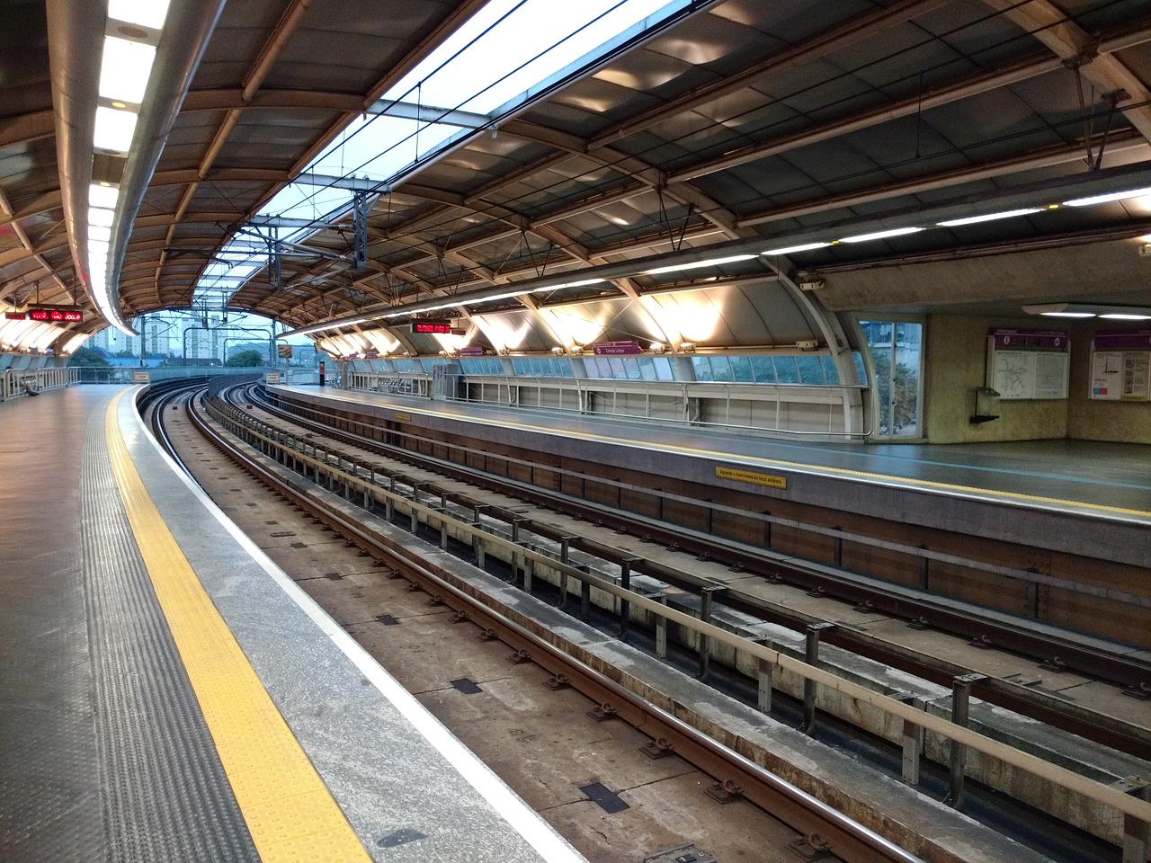 Linha de metrô em São Paulo