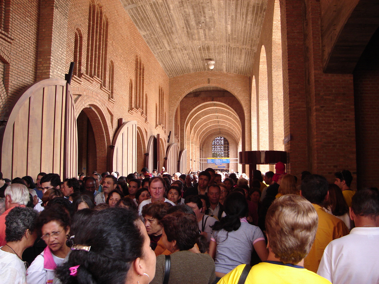 Multidão no Santuário de Aparecida