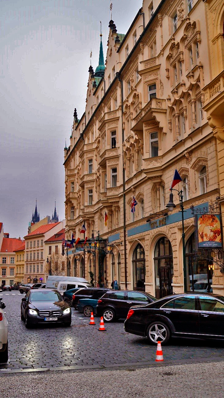 Esse é o Hotel Paris em Praga