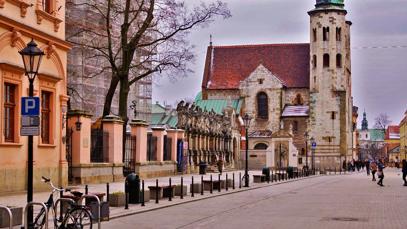 Vista lateral da Igreja de São Pedro e São Paulo