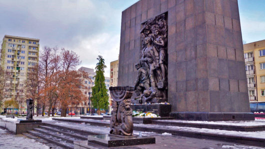 Monumento aos Judeus da Resistência no Gueto de Varsóvia