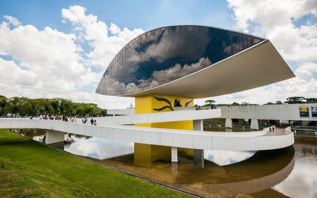 O Museu Oscar Niemeyer é uma das dicas de viagem para Curitiba