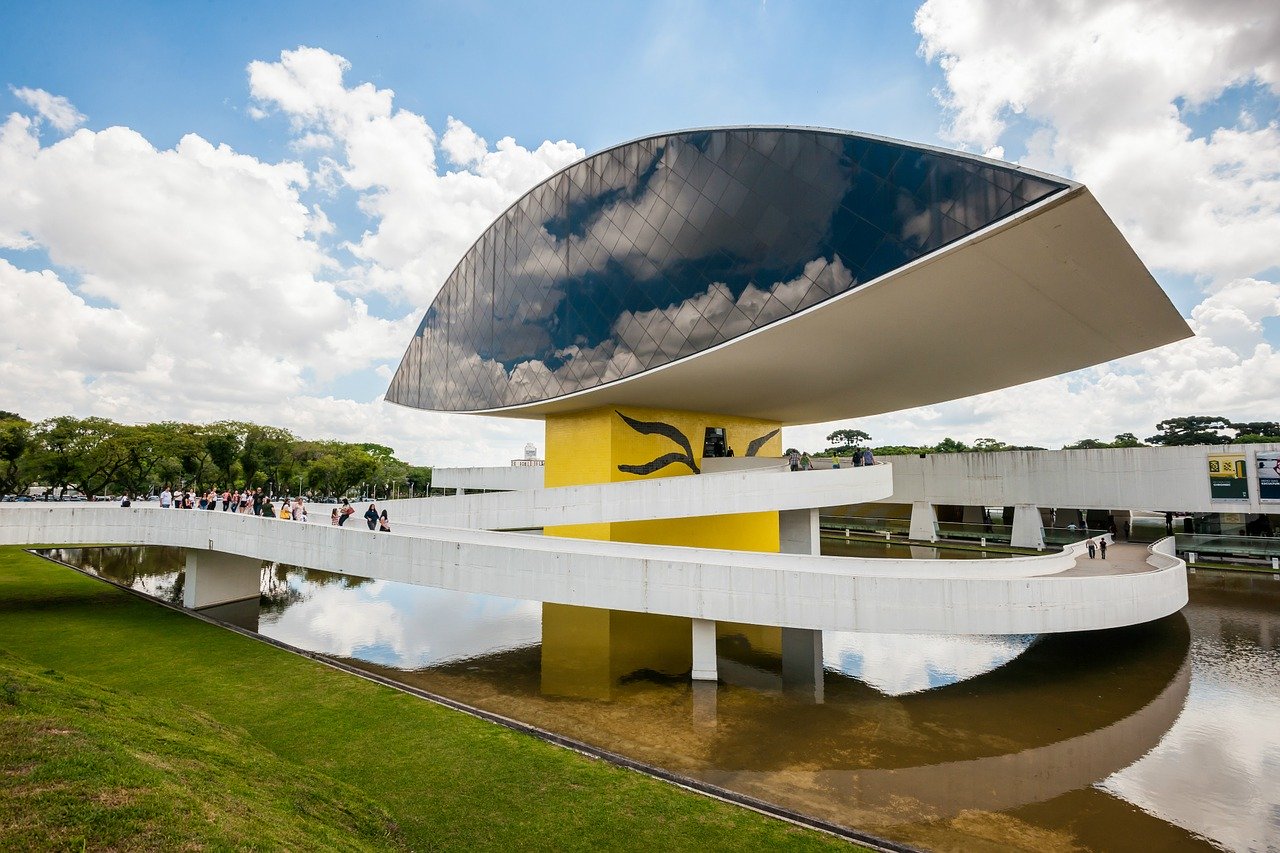 O Museu Oscar Niemeyer é uma das dicas de viagem para Curitiba