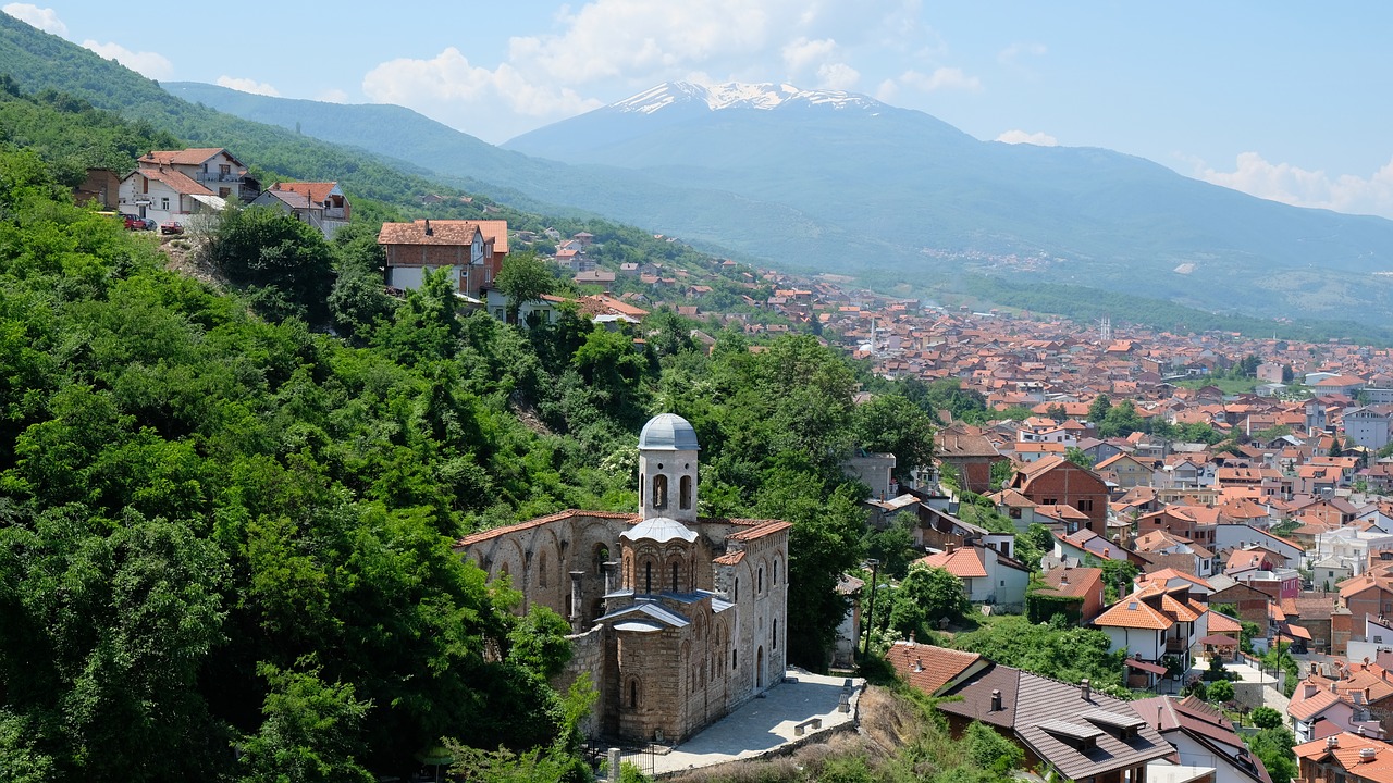 Vista da cidade de Prizren em Kosovo