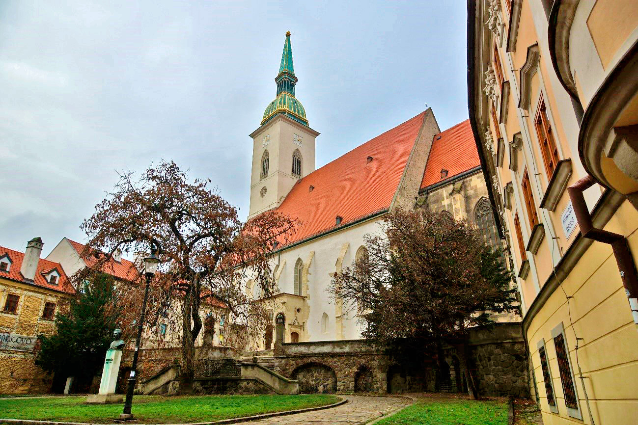 A Catedral de São Martinho é uma das dicas para turismo em Bratislava
