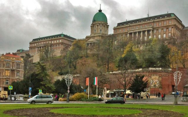 O Castelo Real de Budapeste é a principal atração do lado Buda