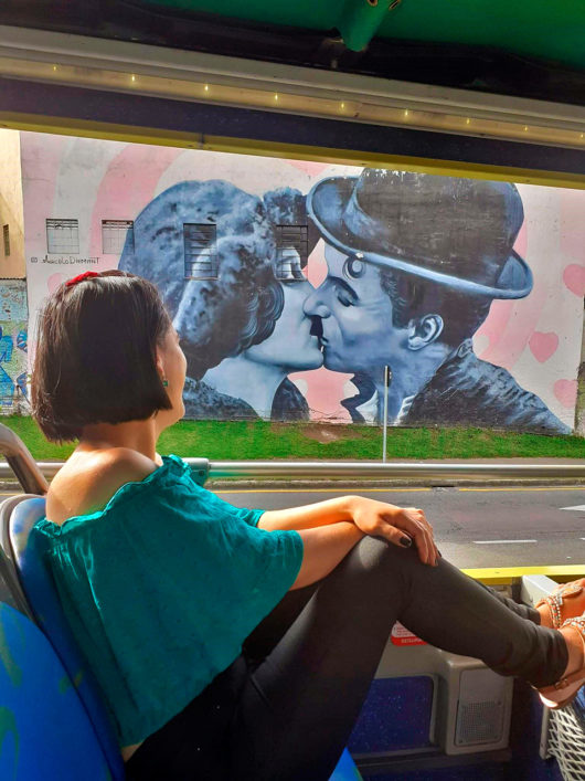 O lindo grafite em frente ao Jardim Botânico de Curitiba