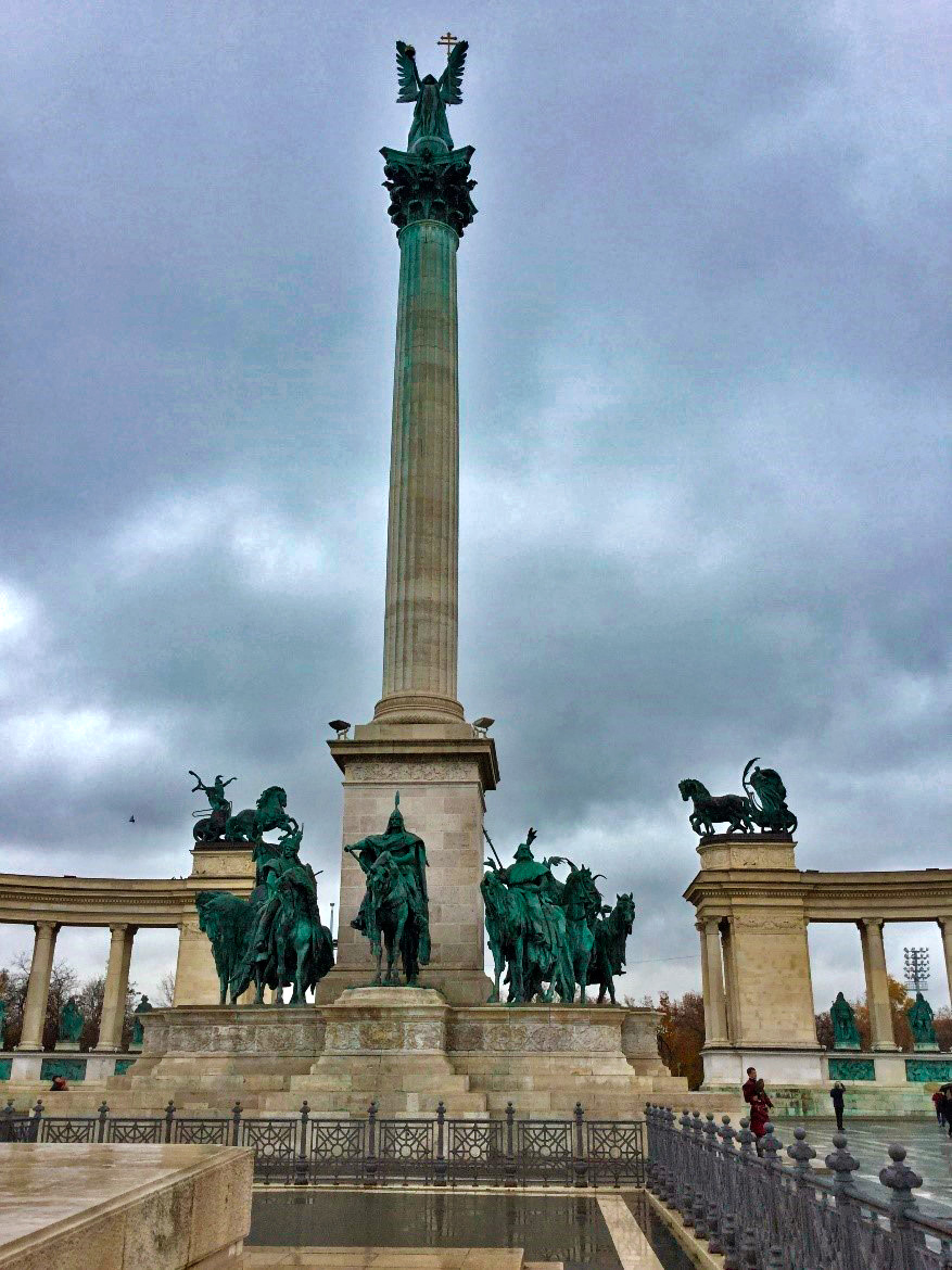 Monumento Heroes Square em Budapeste