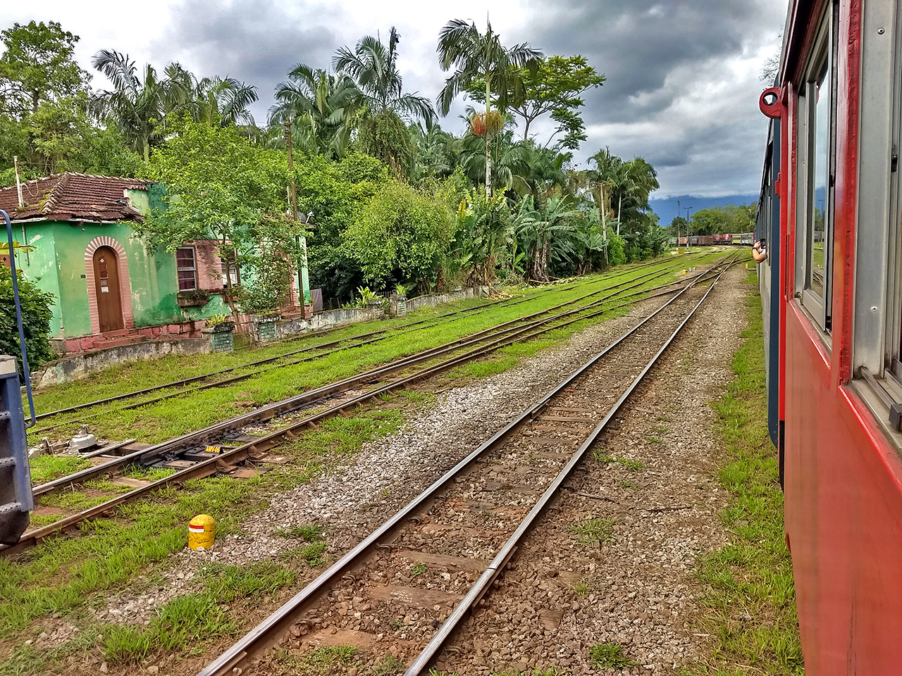 Passeio de trem de Curitiba até Morretes