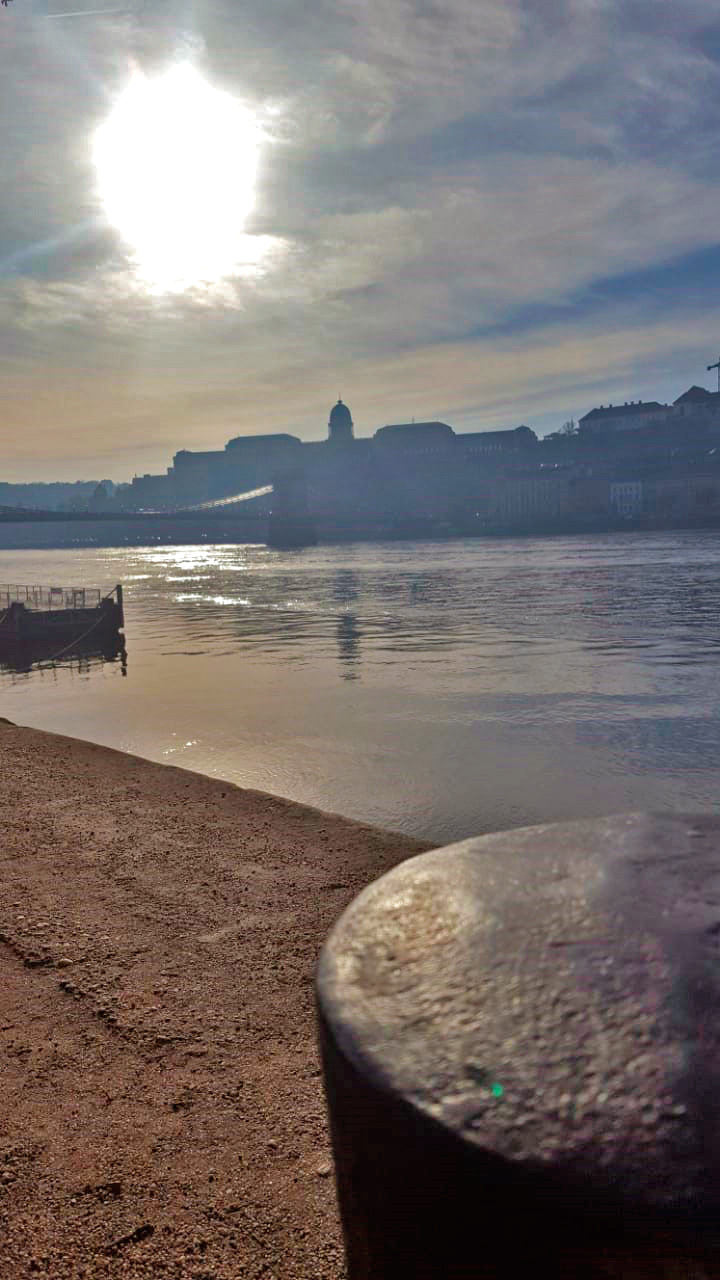 Pôr-do-sol no Rio Danúbio em Budapeste