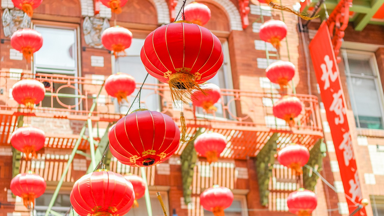 As lanternas de papel fazem a diferença na decoração da Chinatown