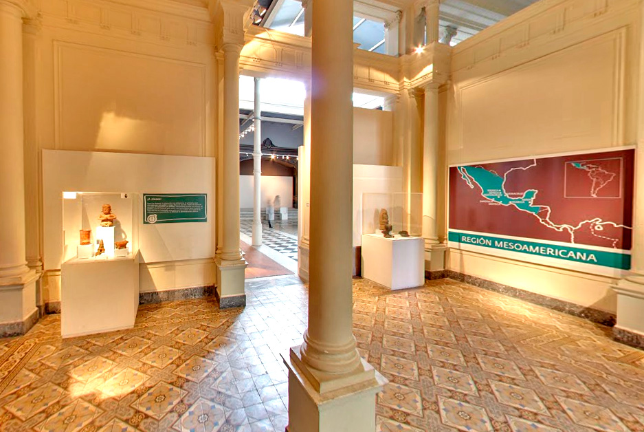 Espaço interno do Museu de Arte Precolombino e Indígena