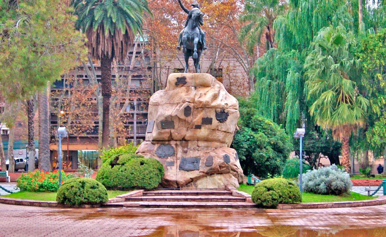 Monumento na Praça San Martin em Mendoza