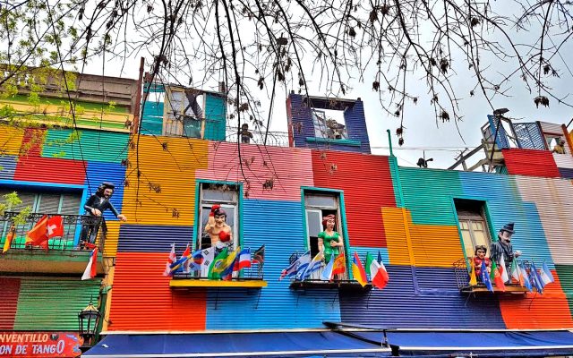 O El Caminito é passeio obrigatório ao fazer turismo em Buenos Aires